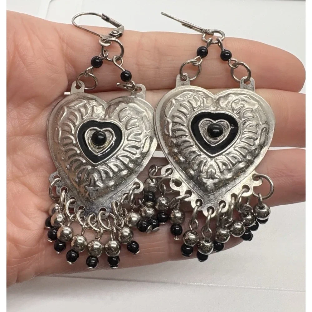 Vintage‎ Silver Tone & Black Heart Dangle Drop Pierced Leverback Earrings Korea
